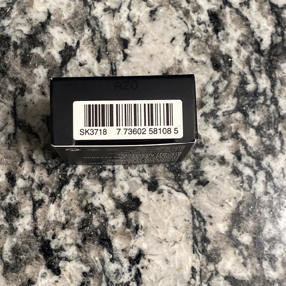 MAC Powder Kiss Soft Matte Eyeshadow P For Potent - Brand NEW - Picture 6 of 6